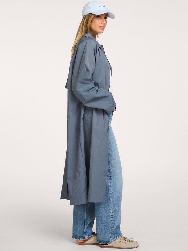 Ontdek de Long Coach Crinkle geweven technische parka van Welter Shelter in de kleur Grijsblauw bij Orangebag. Op werkdagen voor 21:45 besteld, morgen in huis.