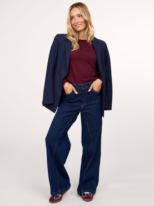 Ontdek de M005 Organic cotton/cashmeremix longsleeve van Majestic Filatures in de kleur bordeauxrood bij Orangebag. Op werkdagen voor 21:45 besteld, morgen in huis.