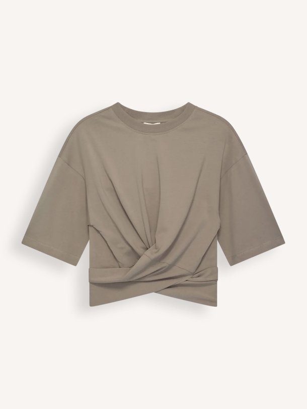 Ontdek de Riv katoenen overslag top van Club L`avenir in de kleur Taupe bij Orangebag. Op werkdagen voor 21:45 besteld, morgen in huis.