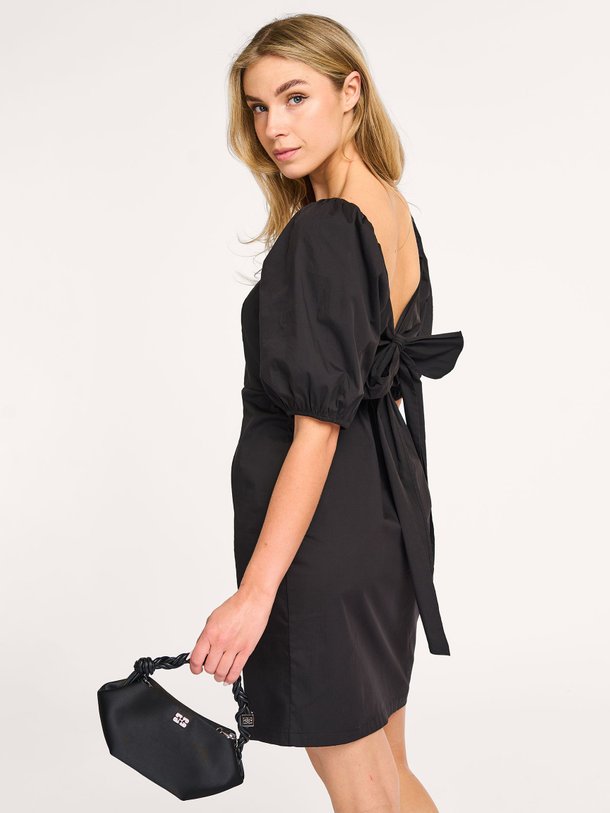 Ontdek de Sanna katoenmix jurk van Co'Couture in de kleur zwart bij Orangebag. Op werkdagen voor 21:45 besteld, morgen in huis.