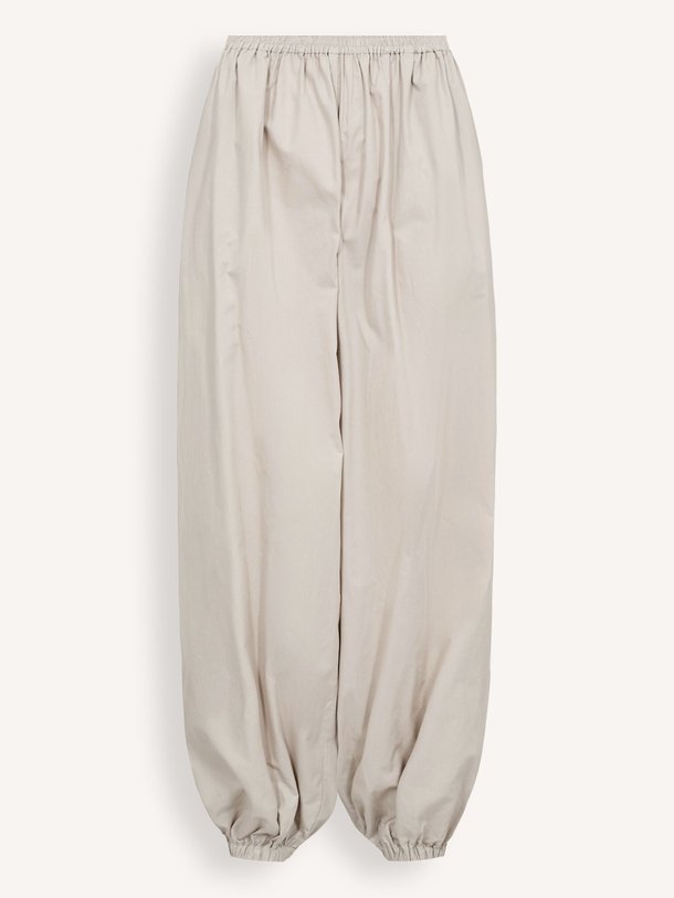 Ontdek de June katoenen balloon broek van Co'Couture in de kleur Lichtgrijs bij Orangebag. Op werkdagen voor 21:45 besteld, morgen in huis.