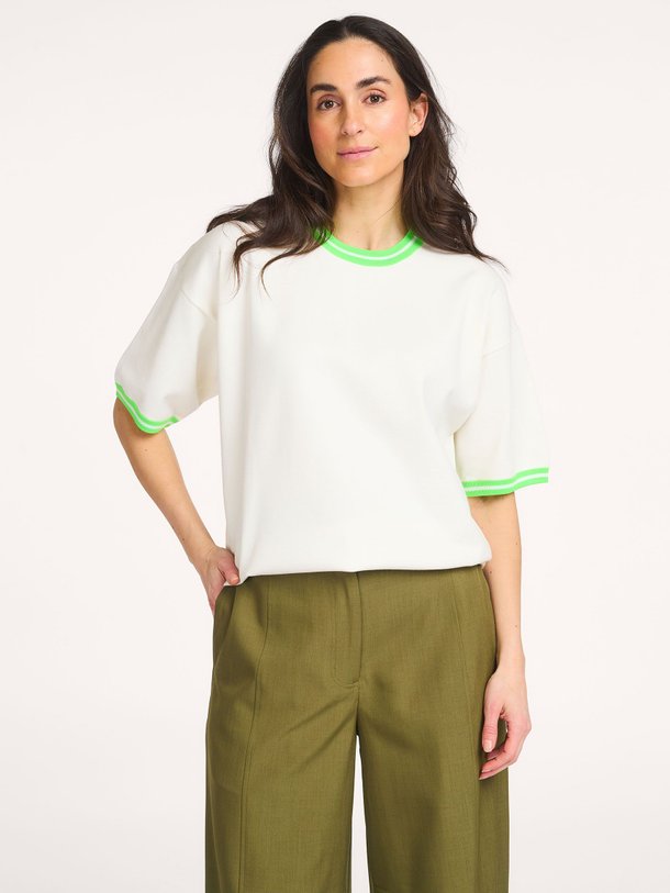 Ontdek de Jefinitley viscosemix top van Essentiel Antwerp in de kleur Off-white bij Orangebag. Op werkdagen voor 21:45 besteld, morgen in huis.