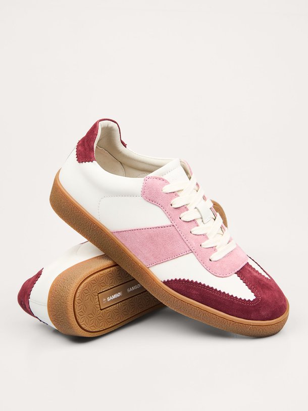Ontdek de Sanoa suède sneakers van Samsoe Samsoe in de kleur Roze bij Orangebag. Op werkdagen voor 21:45 besteld, morgen in huis.