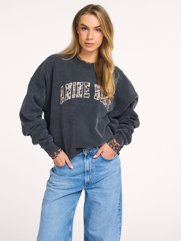 Ontdek de Miles katoenen sweater met logo van Anine Bing in de kleur Zwart bij Orangebag. Op werkdagen voor 21:45 besteld, morgen in huis.