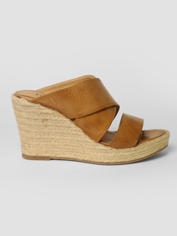 Ontdek de Bella lederen sleehakken van Ivylee Copenhagen in de kleur cognac bij Orangebag. Op werkdagen voor 21:45 besteld, morgen in huis.