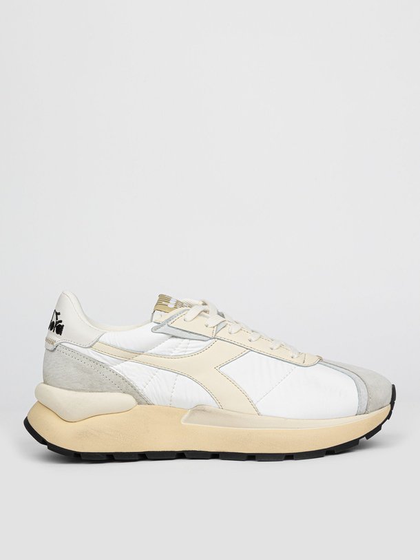 Ontdek de Mercury Elite suède sneakers van Diadora in de kleur off-white bij Orangebag. Op werkdagen voor 21:45 besteld, morgen in huis.