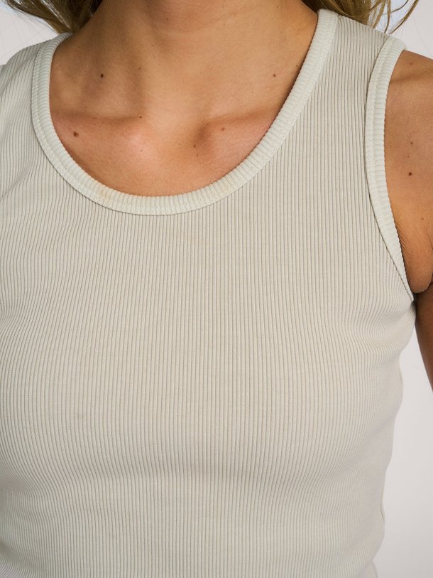 Ontdek de MITSU TANK TOP RIB van Denham bij Orangebag. Op werkdagen voor 21:45 besteld, morgen in huis.