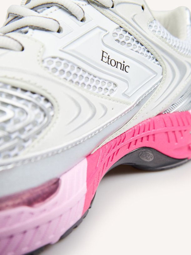 Ontdek de Evolution Fluo metallic sneakers met mesh van Etonic in de kleur Wit bij Orangebag. Op werkdagen voor 21:45 besteld, morgen in huis.