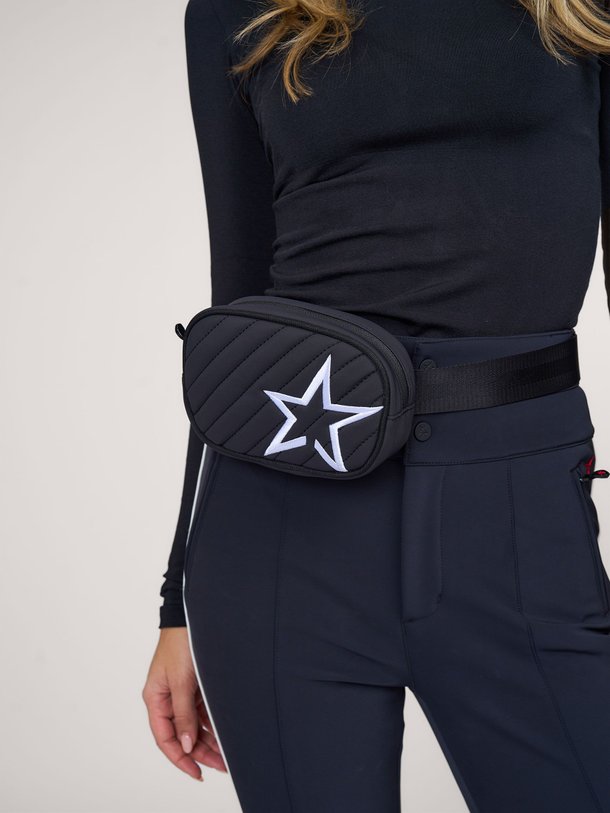 Ontdek de Star crossbody tas van Perfect Moment in de kleur zwart bij Orangebag. Op werkdagen voor 21:45 besteld, morgen in huis.