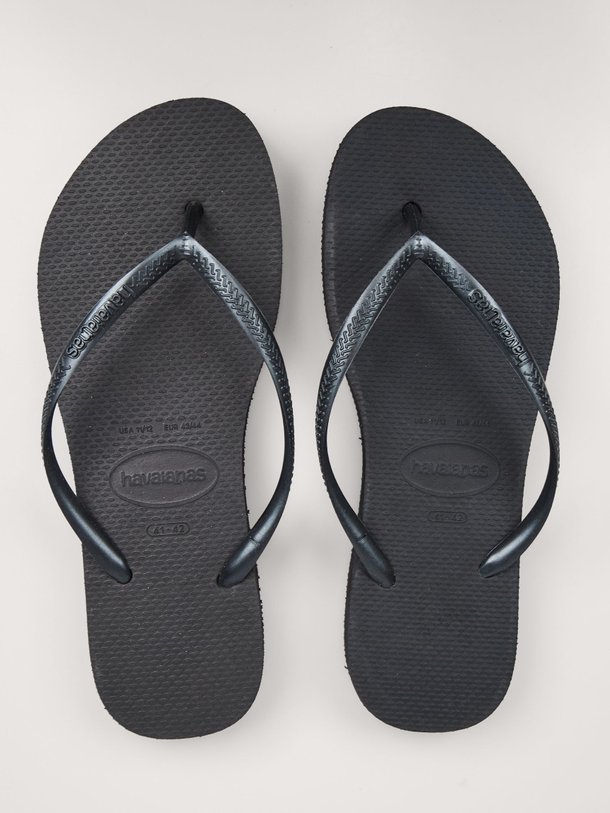 Ontdek de Slim Flatform teenslippers van Havaianas in de kleur zwart bij Orangebag. Op werkdagen voor 21:45 besteld, morgen in huis.