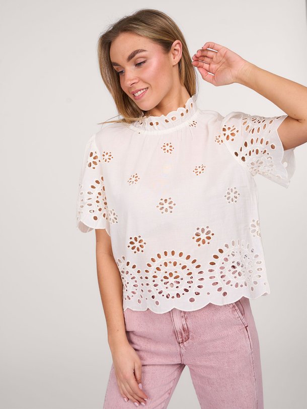 Ontdek de Darlene katoenen broderie top van Bellerose in de kleur wit bij Orangebag. Op werkdagen voor 21:45 besteld, morgen in huis.