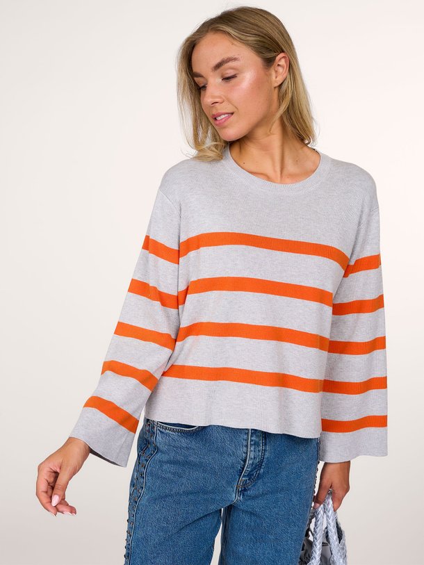 Ontdek de Viscosemix trui met gestreept dessin van Summum in de kleur grijs bij Orangebag. Op werkdagen voor 21:45 besteld, morgen in huis.