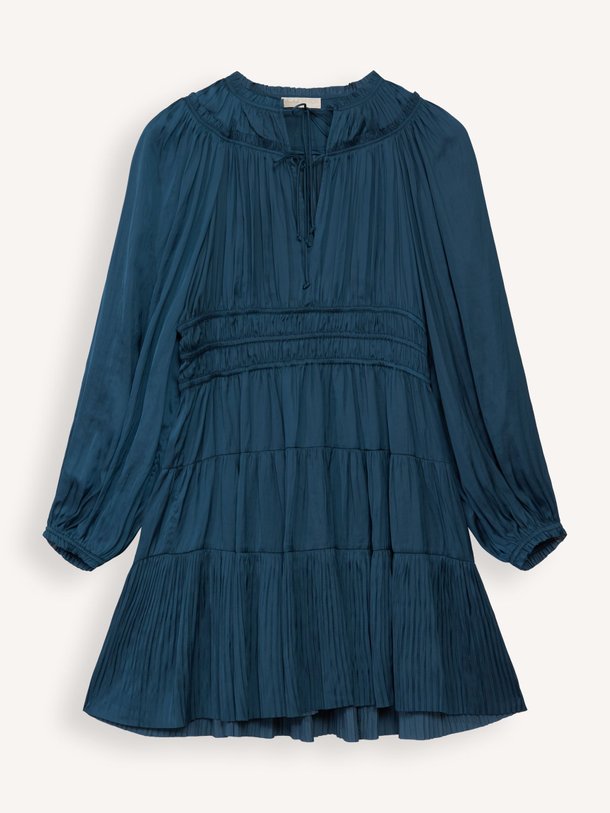 Ontdek de Kori geweven jurk van Ulla Johnson in de kleur blauw bij Orangebag. Op werkdagen voor 21:45 besteld, morgen in huis.
