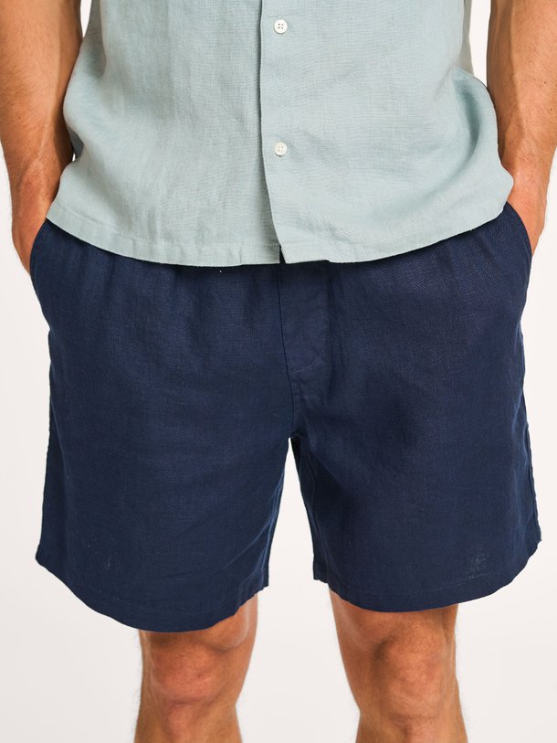 Ontdek de Gregor linnen short van NN.07 in de kleur donkerblauw bij Orangebag. Op werkdagen voor 21:45 besteld, morgen in huis.