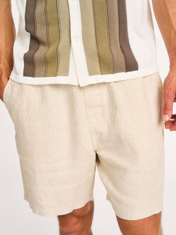 Ontdek de Gregor linnen short van NN.07 in de kleur zand bij Orangebag. Op werkdagen voor 21:45 besteld, morgen in huis.