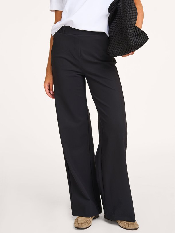 Ontdek de Lexie bonded travel jersey wide leg broek van Studio Anneloes in de kleur zwart bij Orangebag. Op werkdagen voor 21:45 besteld, morgen in huis.