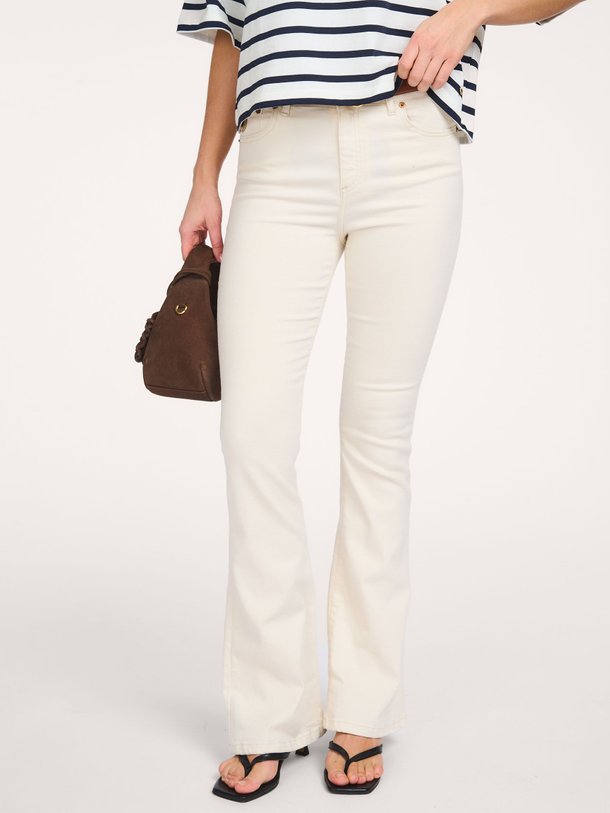 Ontdek de Raval high waist flared fit super stretch jeans van Lois in de kleur Ecru bij Orangebag. Op werkdagen voor 21:45 besteld, morgen in huis.