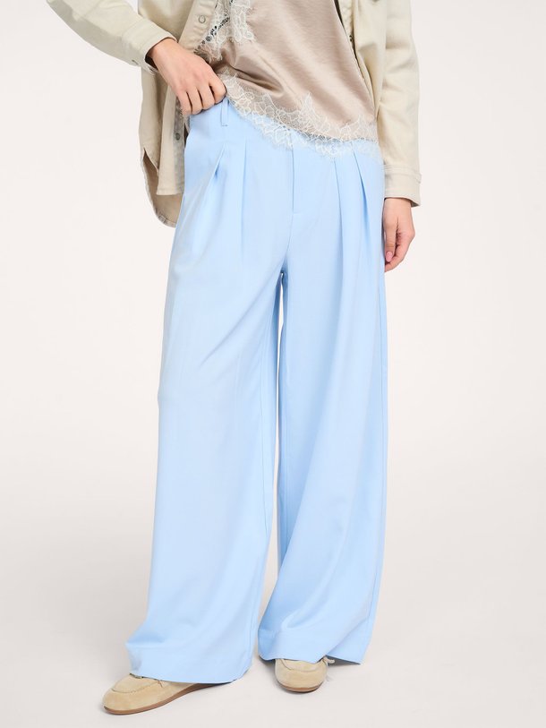 Ontdek de Hace viscosemix wide leg pantalon van My Essential Wardrobe in de kleur Lichtblauw bij Orangebag. Op werkdagen voor 21:45 besteld, morgen in huis.