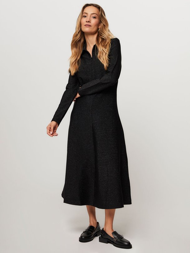 Ontdek de Gucca viscosemix stretch jurk met lurex van Mads Norgaard in de kleur zwart bij Orangebag. Op werkdagen voor 21:45 besteld, morgen in huis.