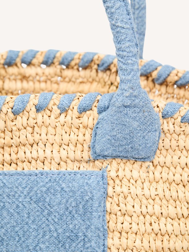 Iro Narcy - Gevlochten Schouder-/Handtas - Blauw Ontdek de Narcy gevlochten schouder-/handtas van Iro in de kleur blauw bij Orangebag. Op werkdagen voor 21:45 besteld, morgen in huis.