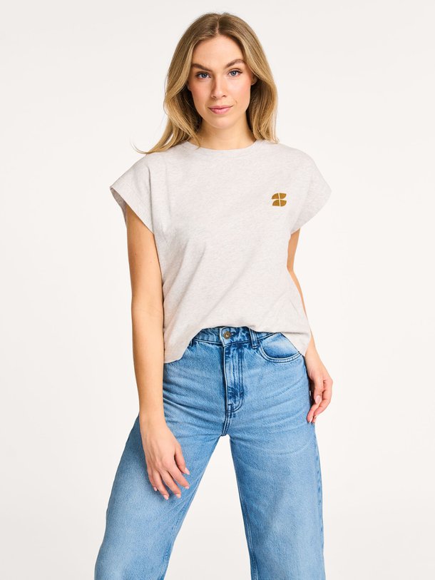 Ontdek de Mason organic cotton logo T-shirt van By-Bar in de kleur lichtgrijs bij Orangebag. Op werkdagen voor 21:45 besteld, morgen in huis.