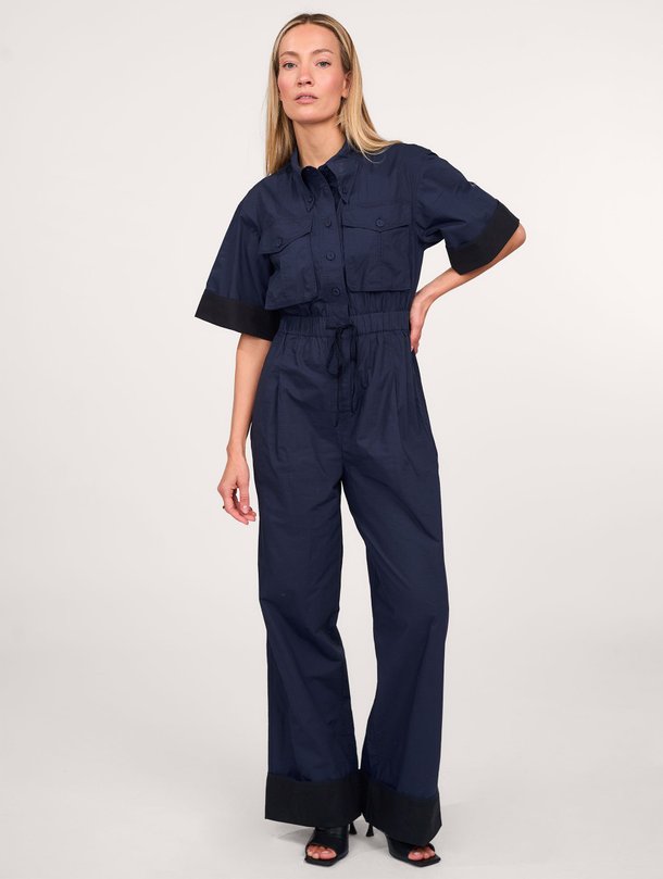 Ontdek de Franz katoenen jumpsuit van Ulla Johnson in de kleur donkerblauw bij Orangebag. Op werkdagen voor 21:45 besteld, morgen in huis.