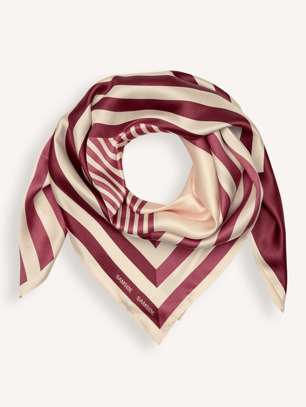 Ontdek de Sael organic silk sjaal van Samsoe Samsoe in de kleur Roze bij Orangebag. Op werkdagen voor 21:45 besteld, morgen in huis.