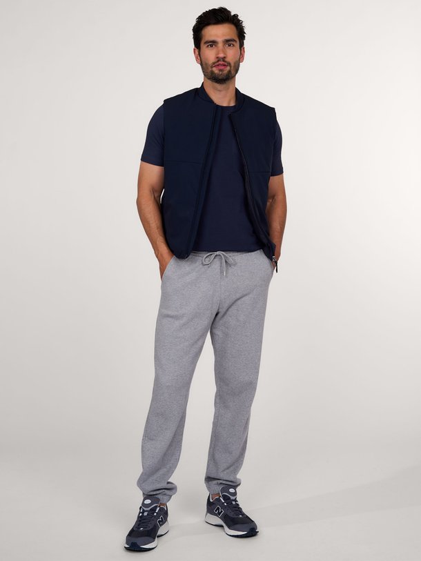 Ontdek de Organic cotton gemêleerde joggingbroek van Colorful Standard in de kleur grijs bij Orangebag. Op werkdagen voor 21:45 besteld, morgen in huis.