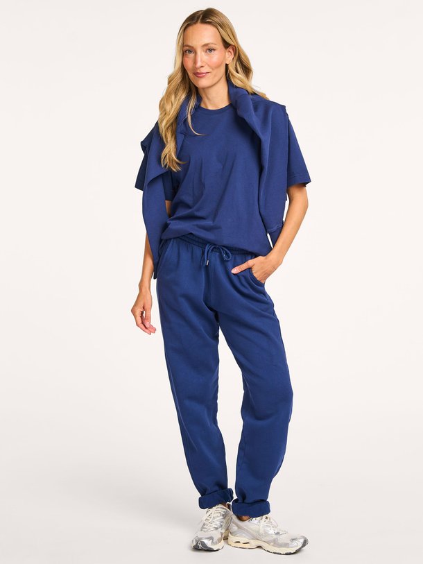 Ontdek de Unisex organic cotton joggingbroek van Colorful Standard in de kleur donkerblauw bij Orangebag. Op werkdagen voor 21:45 besteld, morgen in huis.