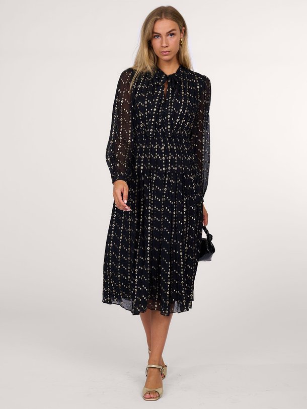 Ontdek de Mona zijdemix jurk met dessin van Ulla Johnson in de kleur zwart bij Orangebag. Op werkdagen voor 21:45 besteld, morgen in huis.