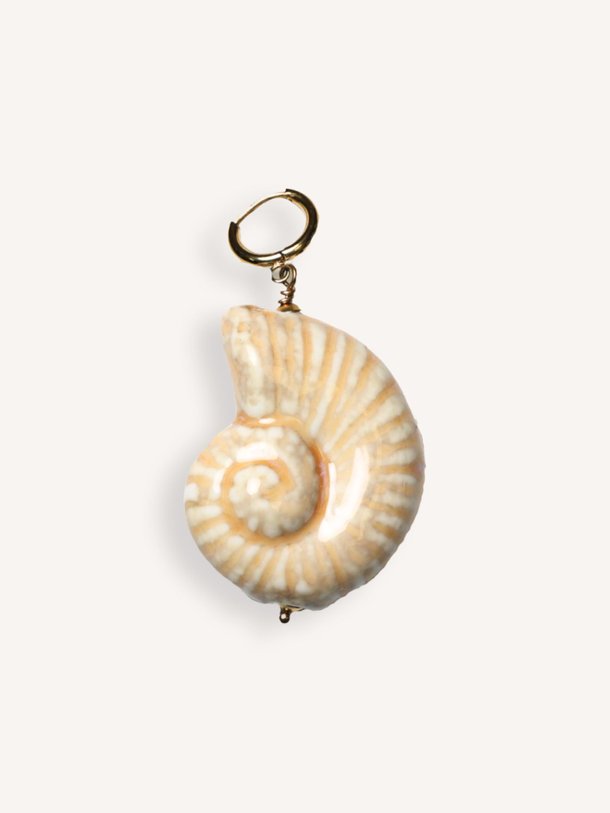 Ontdek de Shell bedel van Bonnie Studios in de kleur Beige bij Orangebag. Op werkdagen voor 21:45 besteld, morgen in huis.