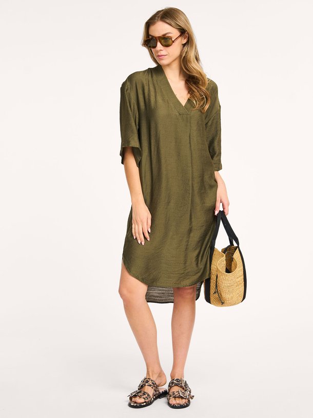 Ontdek de Caryn viscosemix jurk van Co'Couture in de kleur army bij Orangebag. Op werkdagen voor 21:45 besteld, morgen in huis.