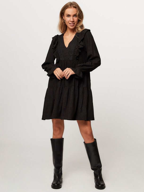 Ontdek de Misty viscosemix jurk met lurex van Freebird in de kleur zwart bij Orangebag. Op werkdagen voor 21:45 besteld, morgen in huis.