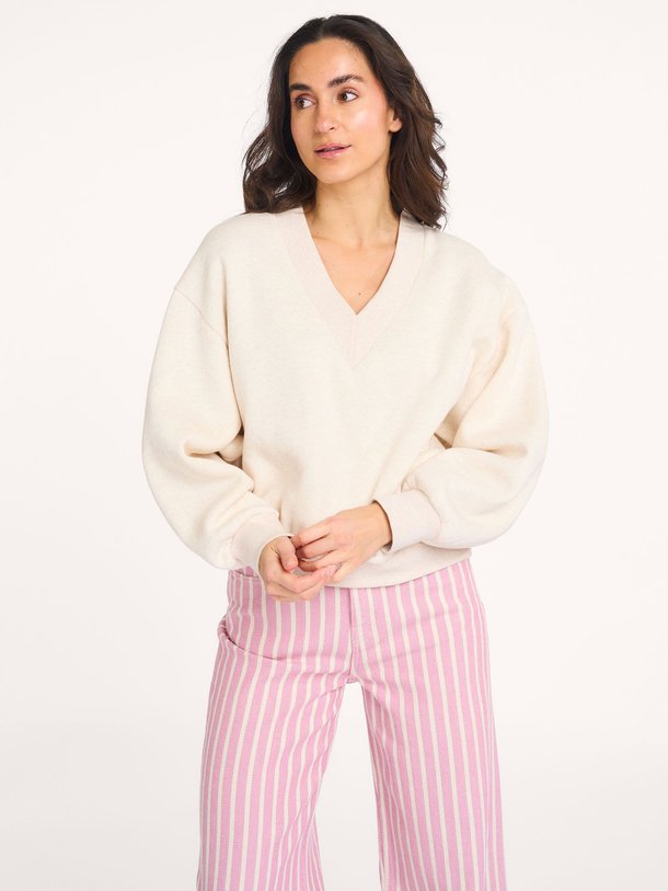 Ontdek de Momo katoenmix gemêleerde sweater van By-Bar in de kleur Beige bij Orangebag. Op werkdagen voor 21:45 besteld, morgen in huis.