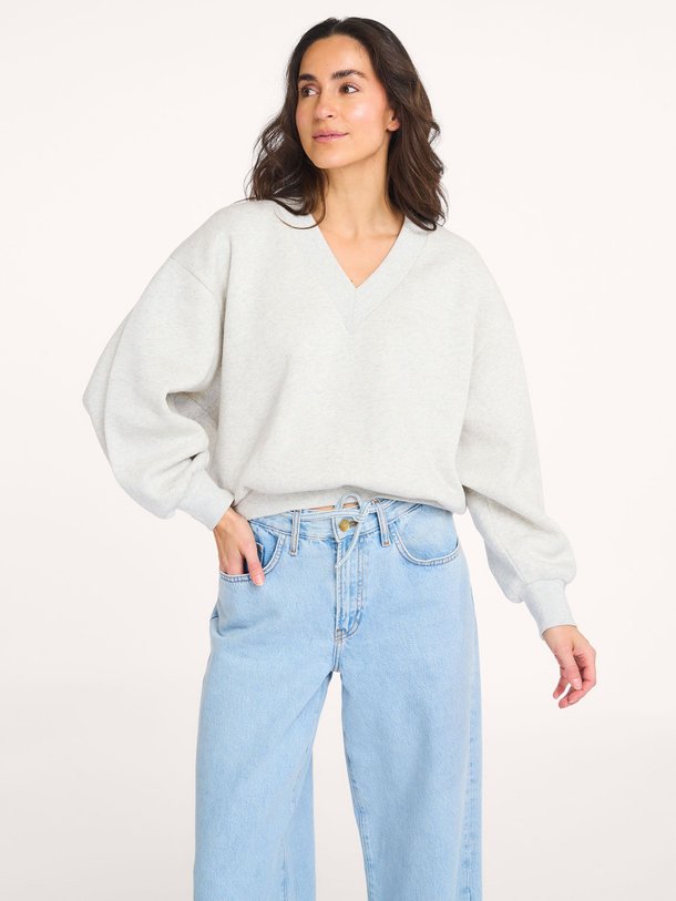 Ontdek de Momo katoenmix gemêleerde sweater van By-Bar in de kleur Lichtgrijs bij Orangebag. Op werkdagen voor 21:45 besteld, morgen in huis.