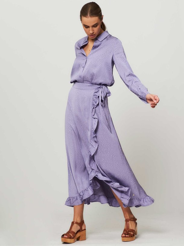 Ontdek de Bobo viscose overslagrok met dessin van Fabienne Chapot in de kleur lavendel bij Orangebag. Op werkdagen voor 21:45 besteld, morgen in huis.