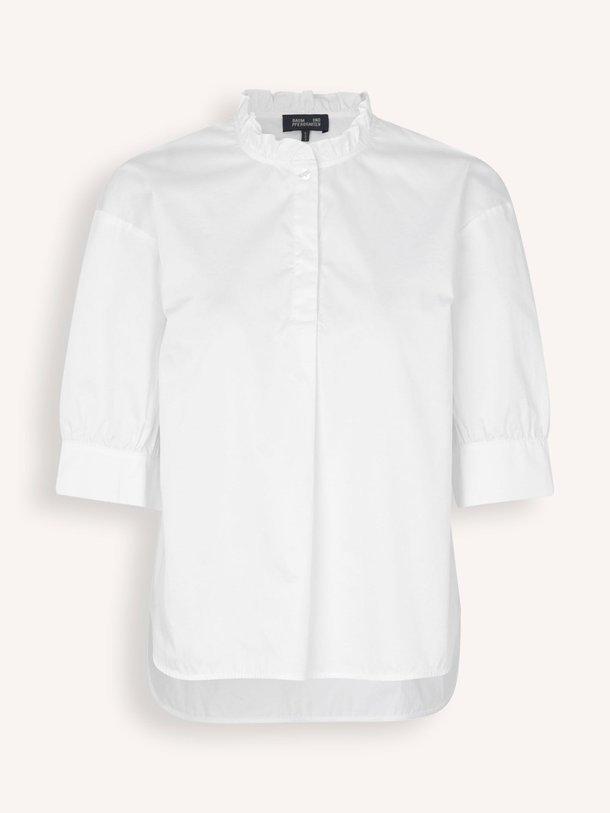 Ontdek de Merelle organic cotton blouse van Baum und Pferdgarten in de kleur wit bij Orangebag. Op werkdagen voor 21:45 besteld, morgen in huis.