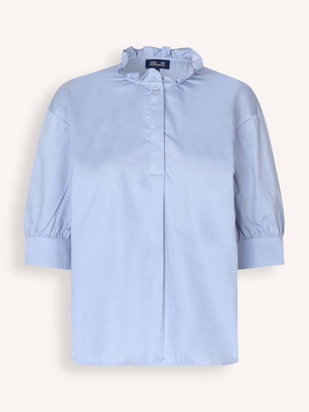 Ontdek de Merelle organic cotton blouse van Baum und Pferdgarten in de kleur lichtblauw bij Orangebag. Op werkdagen voor 21:45 besteld, morgen in huis.