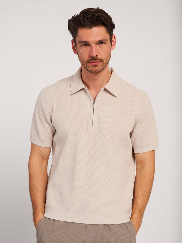 Ontdek de Danny ribgebreide polo van NN.07 in de kleur ecru bij Orangebag. Op werkdagen voor 21:45 besteld, morgen in huis.