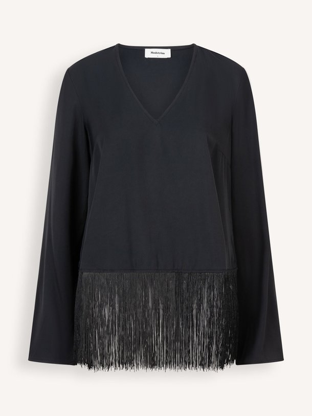 Ontdek de Kylen viscose top met franjes van Modstrom in de kleur zwart bij Orangebag. Op werkdagen voor 21:45 besteld, morgen in huis.