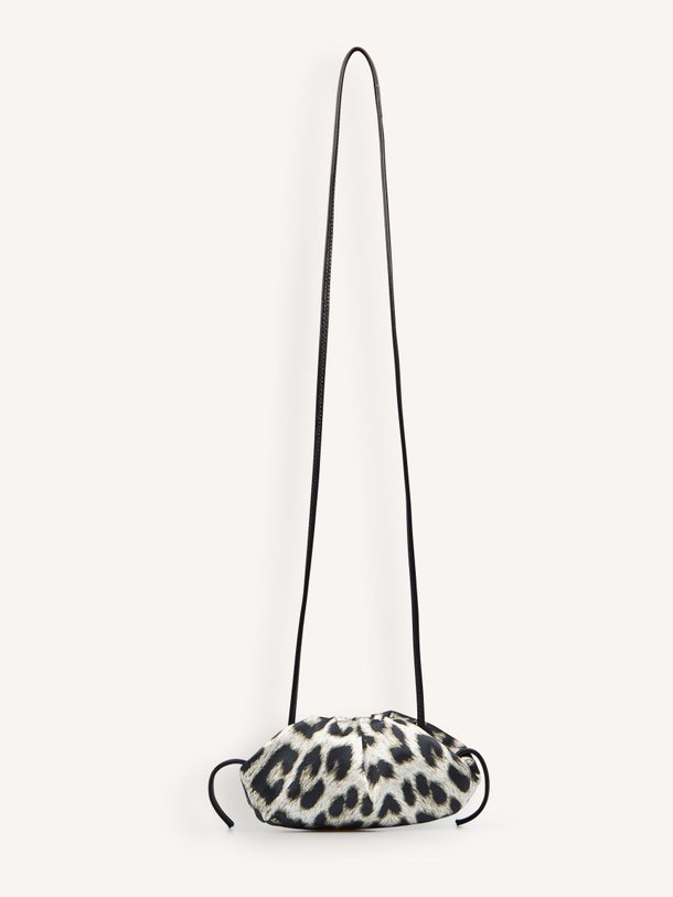 Ontdek de Lederen leopard crossbody tas van Anonymous Copenhagen in de kleur zwart bij Orangebag. Op werkdagen voor 21:45 besteld, morgen in huis.