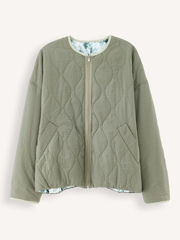 Ontdek de Highland geweven gewatteerde reversible jas van Bellerose in de kleur Groen bij Orangebag. Op werkdagen voor 21:45 besteld, morgen in huis.