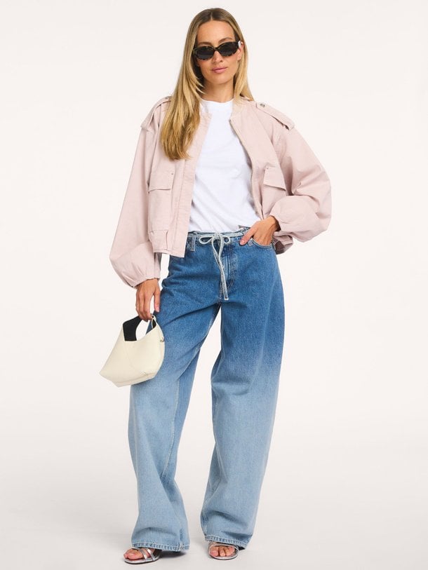 Ontdek de Katoenen bomberjack van Alix The Label bij Orangebag. Op werkdagen voor 21:45 besteld, morgen in huis.