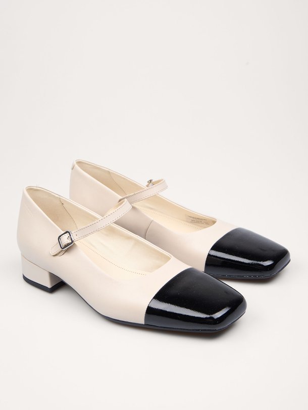 Ontdek de Debbi lederen ballerina's van Vagabond Shoemakers in de kleur off-white bij Orangebag. Op werkdagen voor 21:45 besteld, morgen in huis.