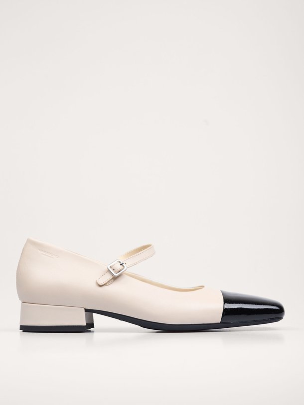 Ontdek de Debbi lederen ballerina's van Vagabond Shoemakers in de kleur off-white bij Orangebag. Op werkdagen voor 21:45 besteld, morgen in huis.