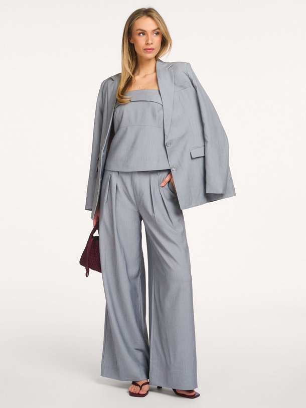 Ontdek de Hanna viscosemix wide leg broek van My Essential Wardrobe in de kleur Grijs bij Orangebag. Op werkdagen voor 21:45 besteld, morgen in huis.