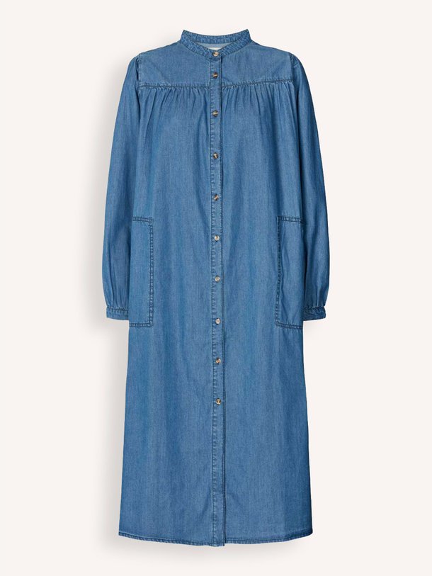 Ontdek de Jess denim doorknoopjurk van Lollys Laundry in de kleur blauw bij Orangebag. Op werkdagen voor 21:45 besteld, morgen in huis.
