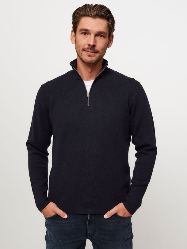 Ontdek de Gunan viscosemix super soft trui van Samsoe Samsoe in de kleur donkerblauw bij Orangebag. Op werkdagen voor 21:45 besteld, morgen in huis.