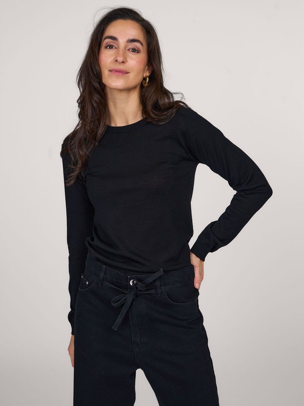 Ontdek de Annabelle merinowollen trui van DAY Birger et Mikkelsen in de kleur zwart bij Orangebag. Op werkdagen voor 21:45 besteld, morgen in huis.