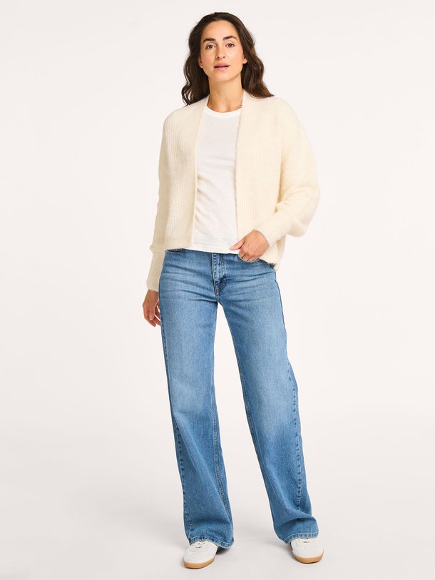 Ontdek de East alpaca mix vest van American Vintage in de kleur ecru bij Orangebag. Op werkdagen voor 21:45 besteld, morgen in huis.